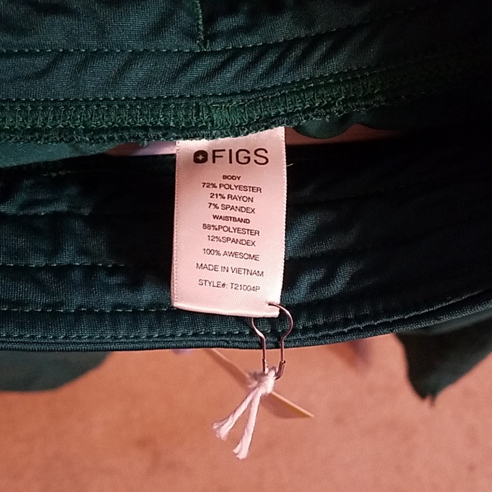 RESERVED jesslyn_r Figs Kade Hunter Green Scrubs
